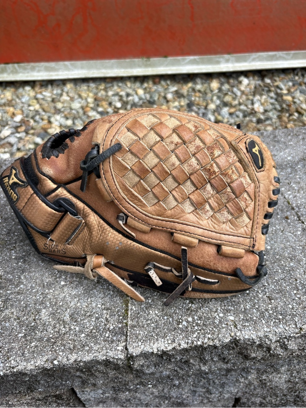 Baseball glove for right handed thrower -12”-Mizuno-soft softball